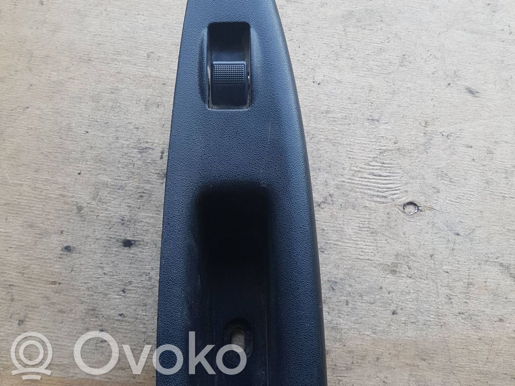 Electric window control switch   GJ6A685L6