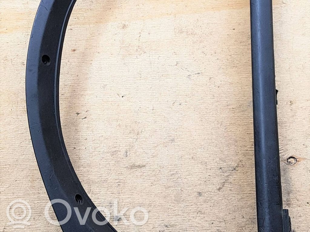 Panelės apdailos skydas (centrinis)   8159735