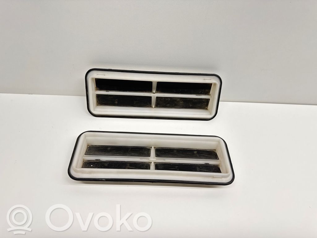 Quarter panel pressure vent   09177224,35796
