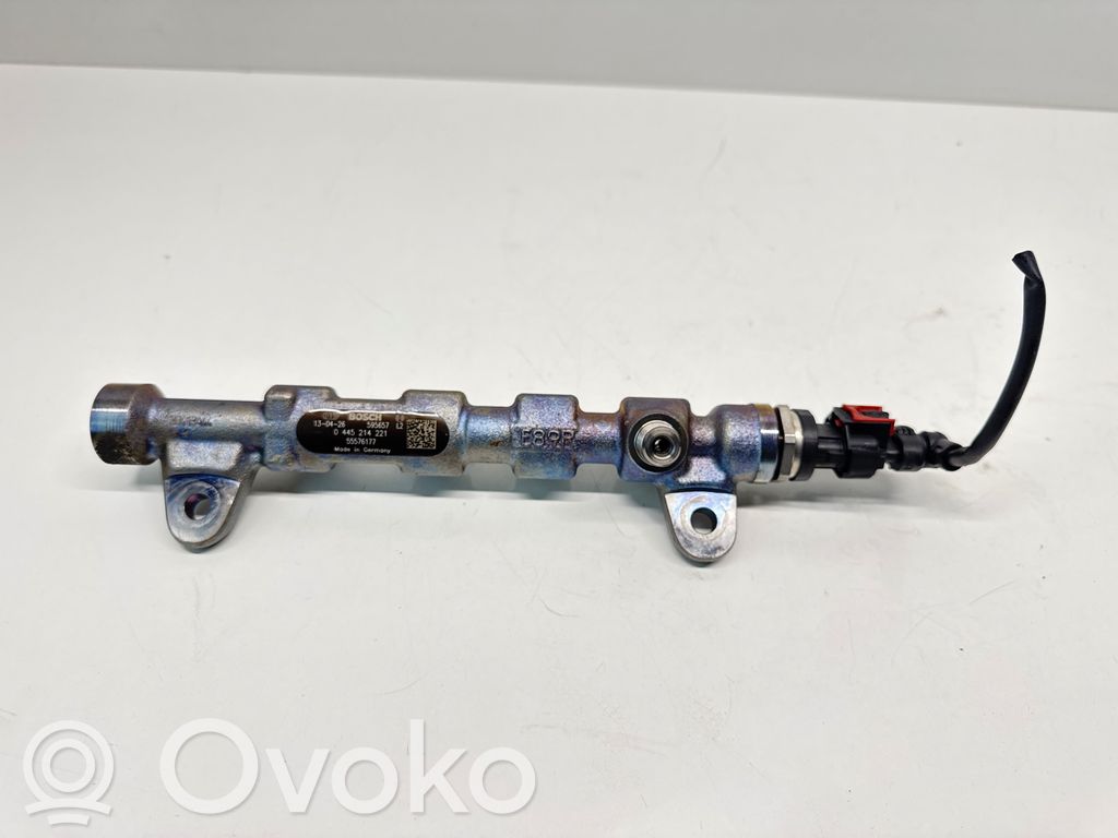 Opel Astra J Listwa wtryskowa 