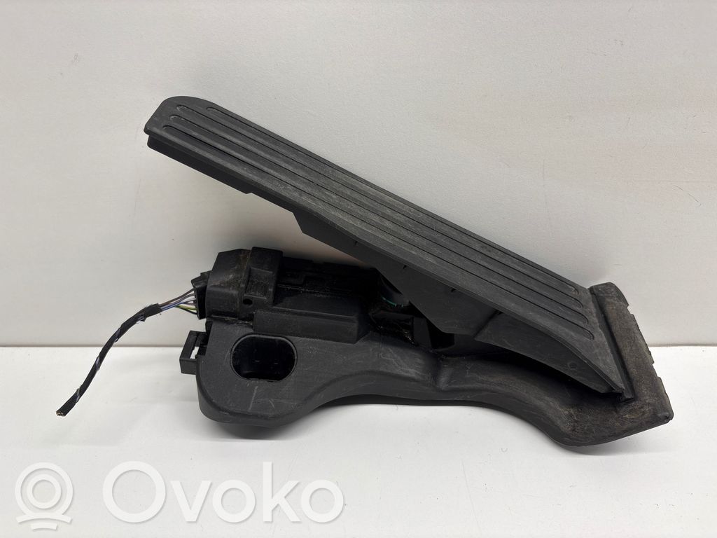 Volkswagen PASSAT B7 Pedał gazu / przyspieszenia 