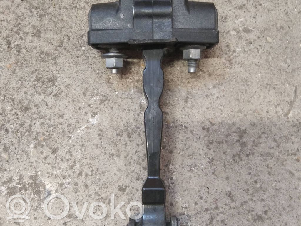 Renault Clio IV Etuoven pidätin 