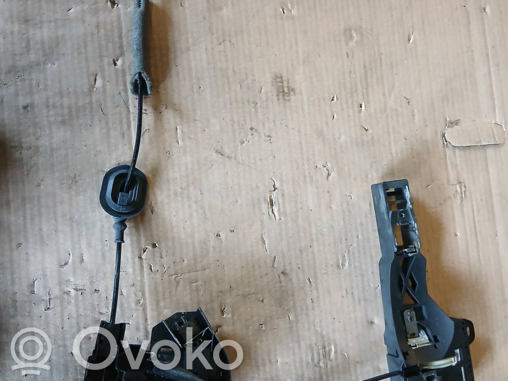 Zamek drzwi tylnych   825026236R