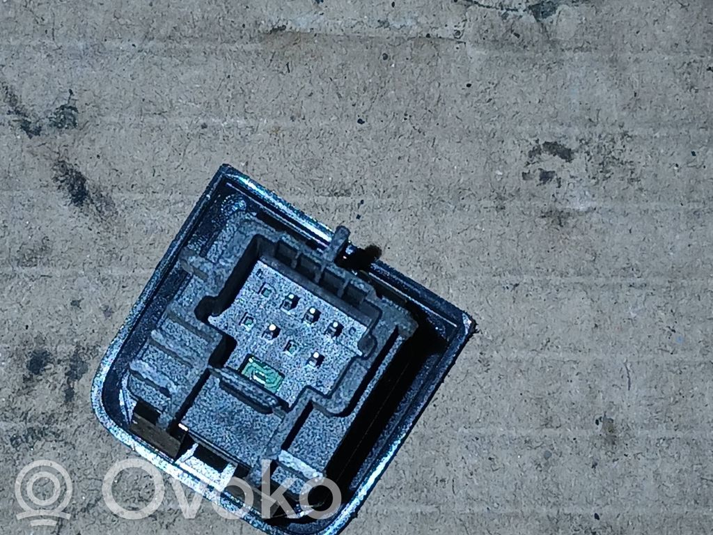 Renault Kadjar Hazard light switch 