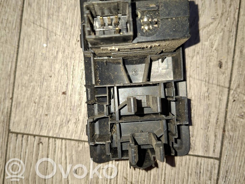 Renault Clio III Headlight level adjustment motor 