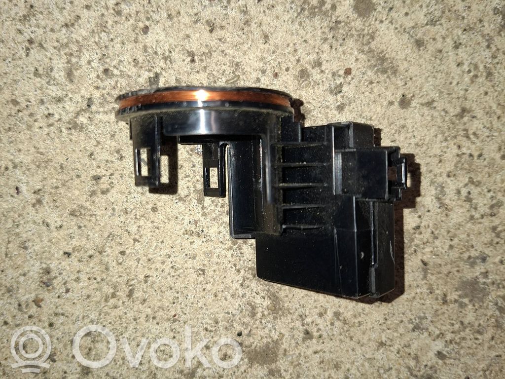 Renault Megane IV Käynnistyksenestolaitteen lukulaite (pysty) 