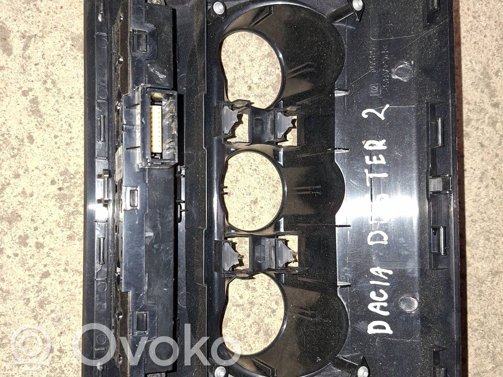 Dacia Duster II Kojelaudan kehys 