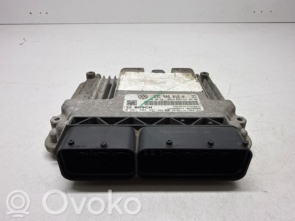Volkswagen Golf VI Engine control unit/module 