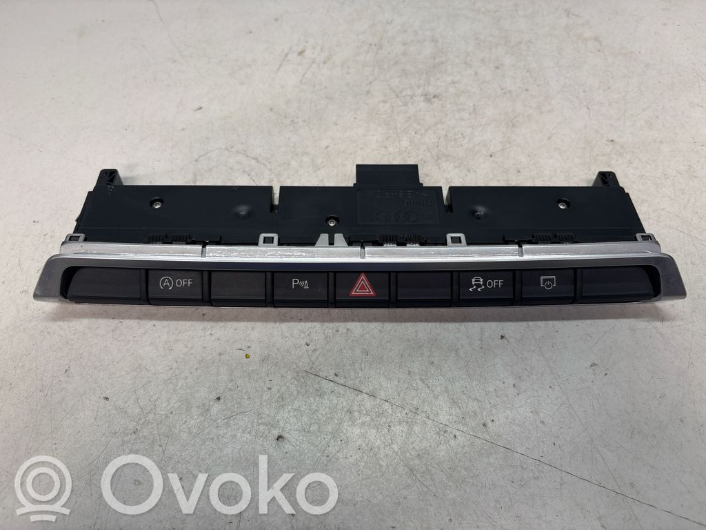 Audi Q2 - Hazard light switch 