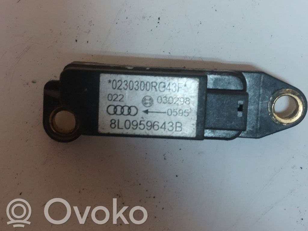 Audi A3 S3 8L Czujnik uderzenia Airbag 
