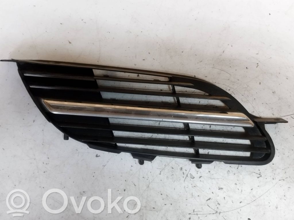 Nissan Almera Tino Front bumper lower grill 