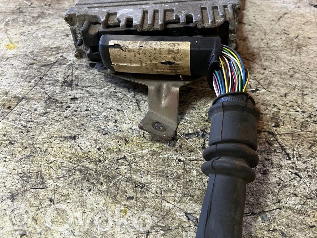 Volkswagen PASSAT B4 Engine control unit/module 