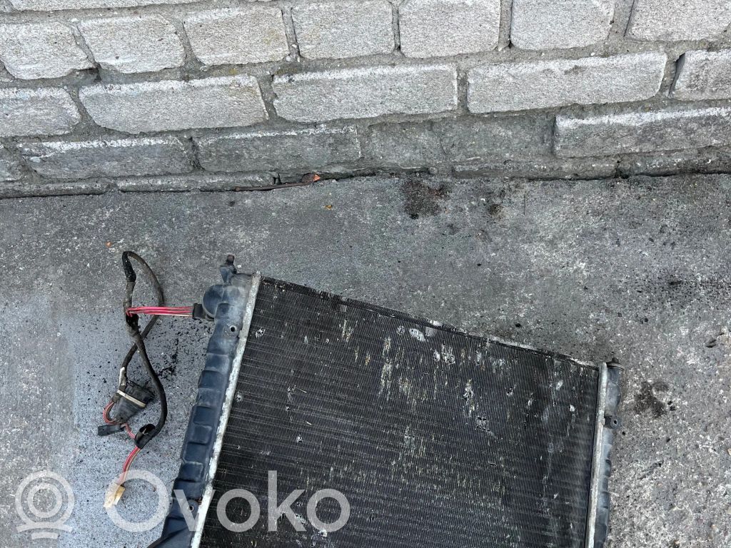 Volkswagen PASSAT B3 Jäähdyttimen lauhdutin 