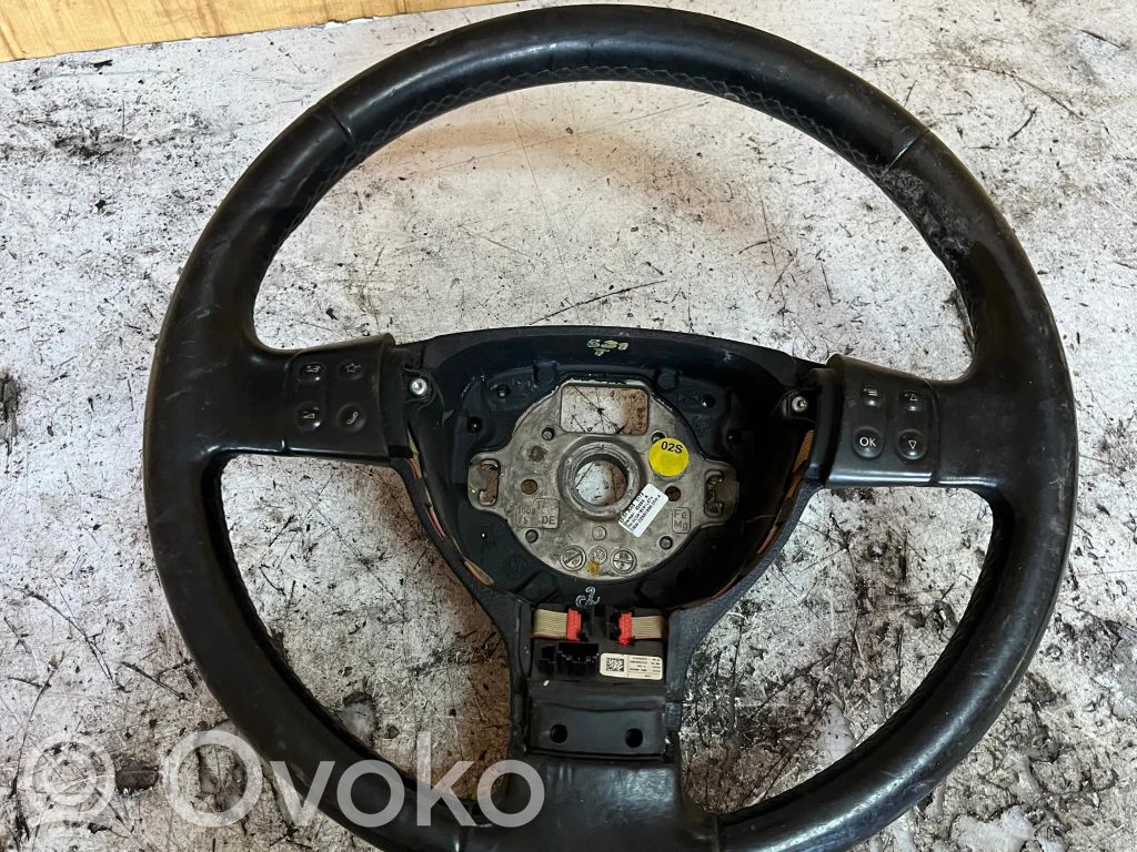 Volkswagen PASSAT B6 Kierownica 