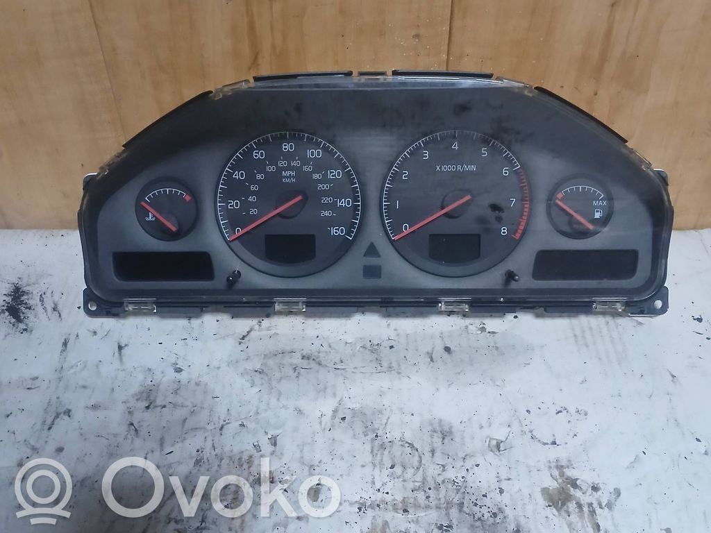 Volvo XC70 Speedometer (instrument cluster) 