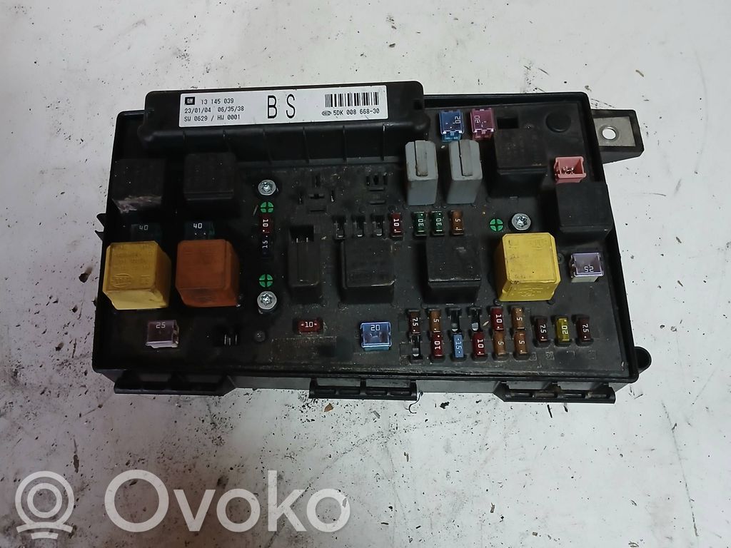 Opel Astra H Módulo de fusible 