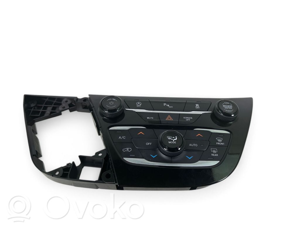 Chrysler Pacifica Climate control unit 