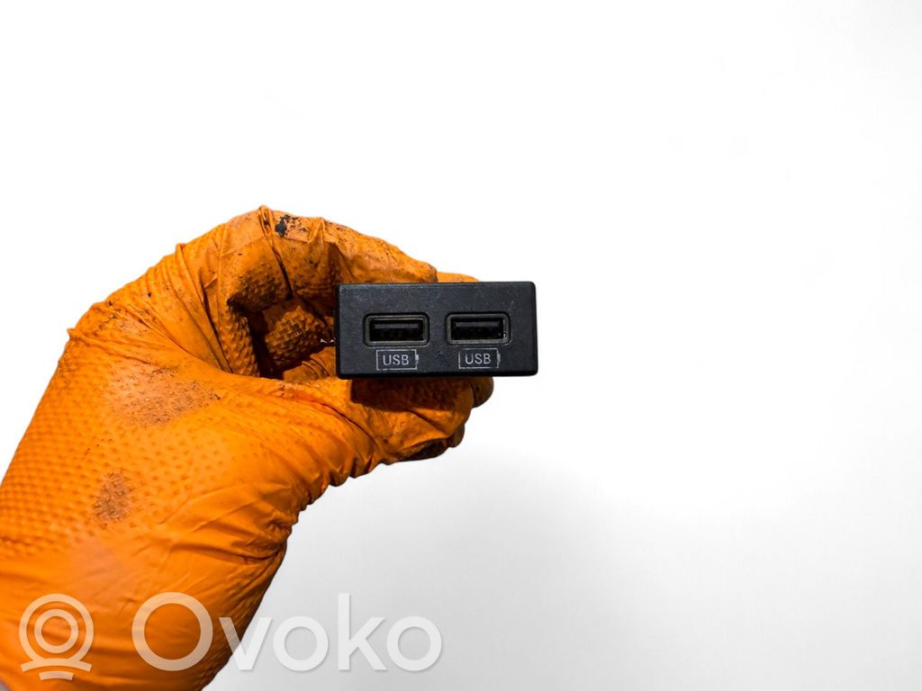 Dodge Durango III USB-pistokeliitin 