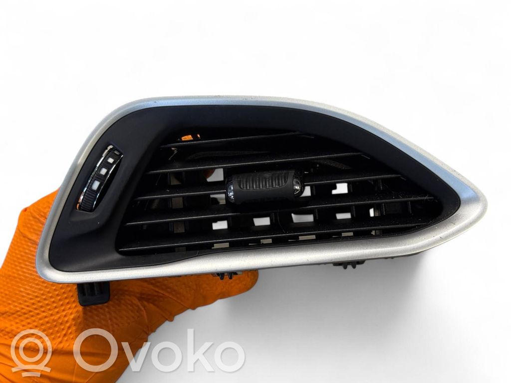Chrysler Pacifica Boczna kratka nawiewu deski rozdzielczej 