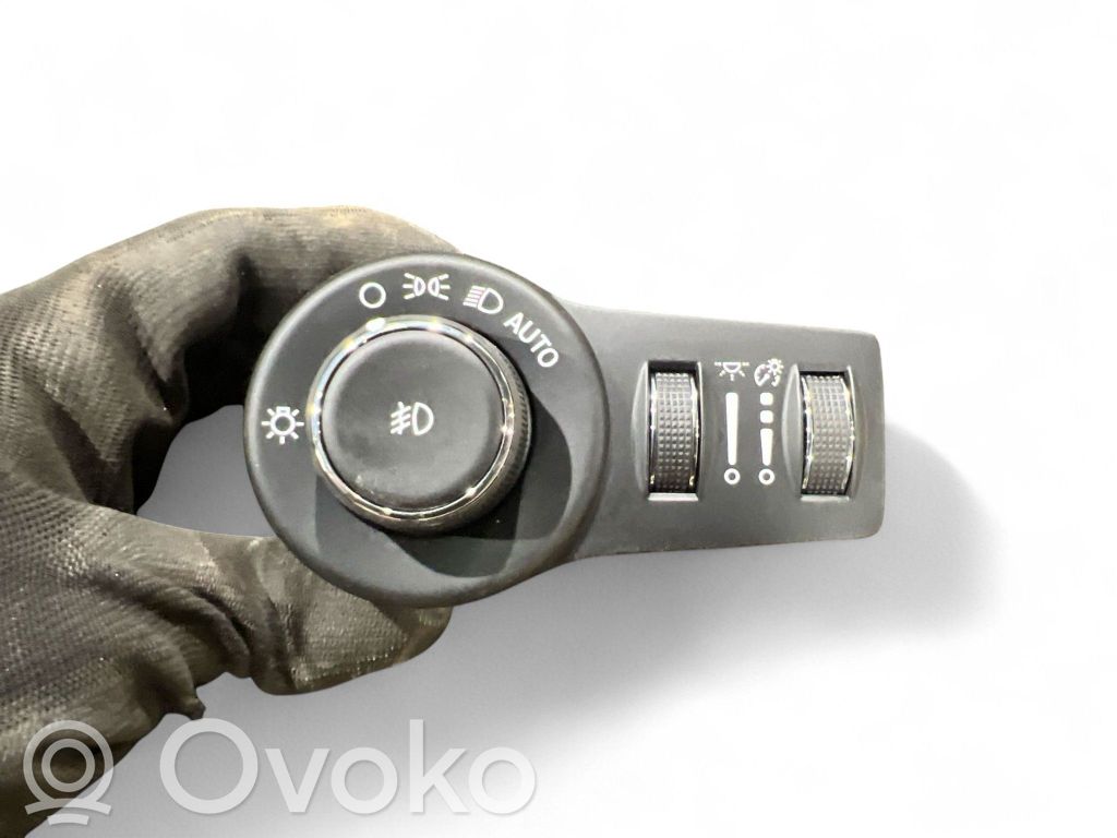 Chrysler Pacifica Light switch 
