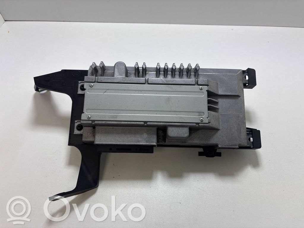 Audi A5 Sound amplifier 