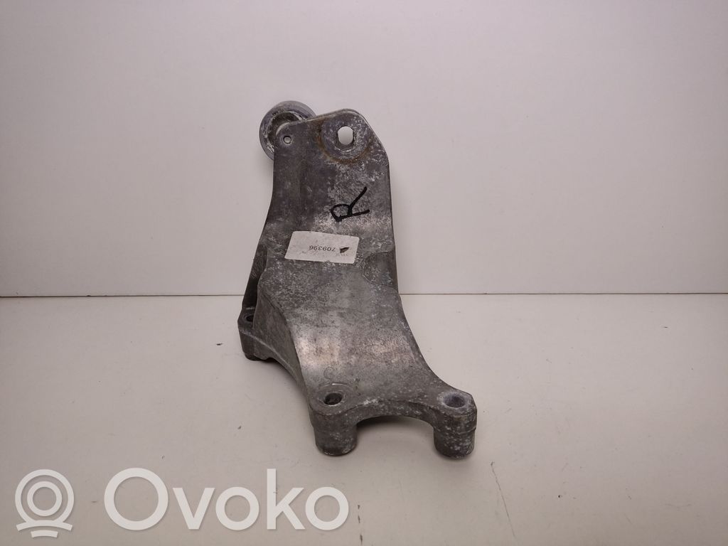 Ford Mustang VI Engine mounting bracket 