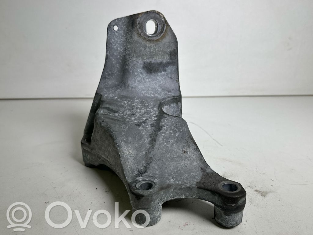 Ford Mustang VI Engine mounting bracket 