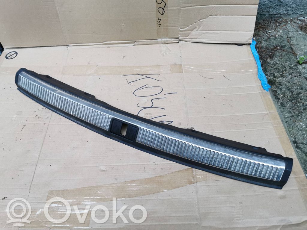 Audi A4 S4 B6 8E 8H Bagažinės slenksčio apdaila 