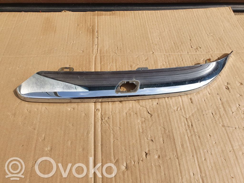 Chrysler 300 - 300C Front bumper splitter molding 