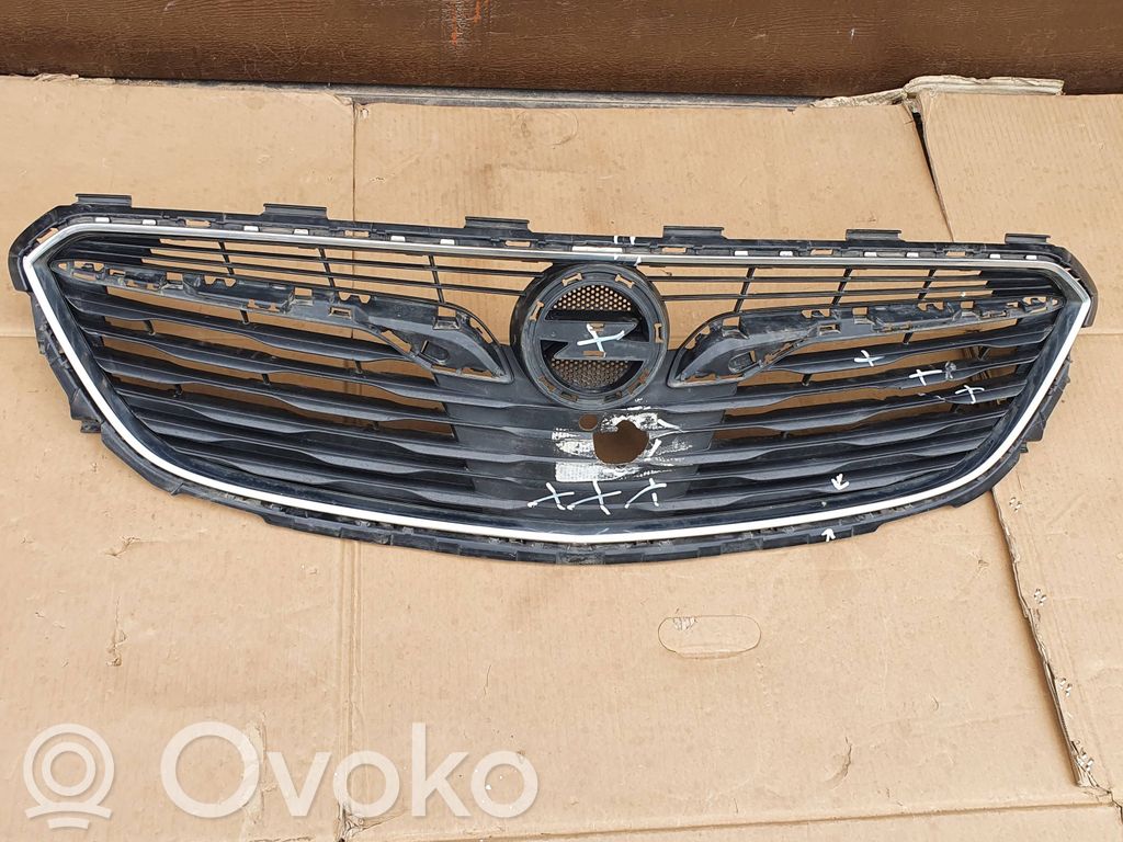 Opel Insignia B Front bumper upper radiator grill 