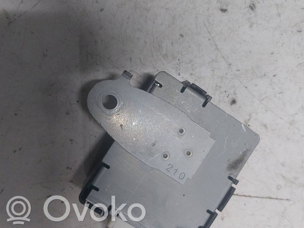 Toyota Corolla E120 E130 Door control unit/module 