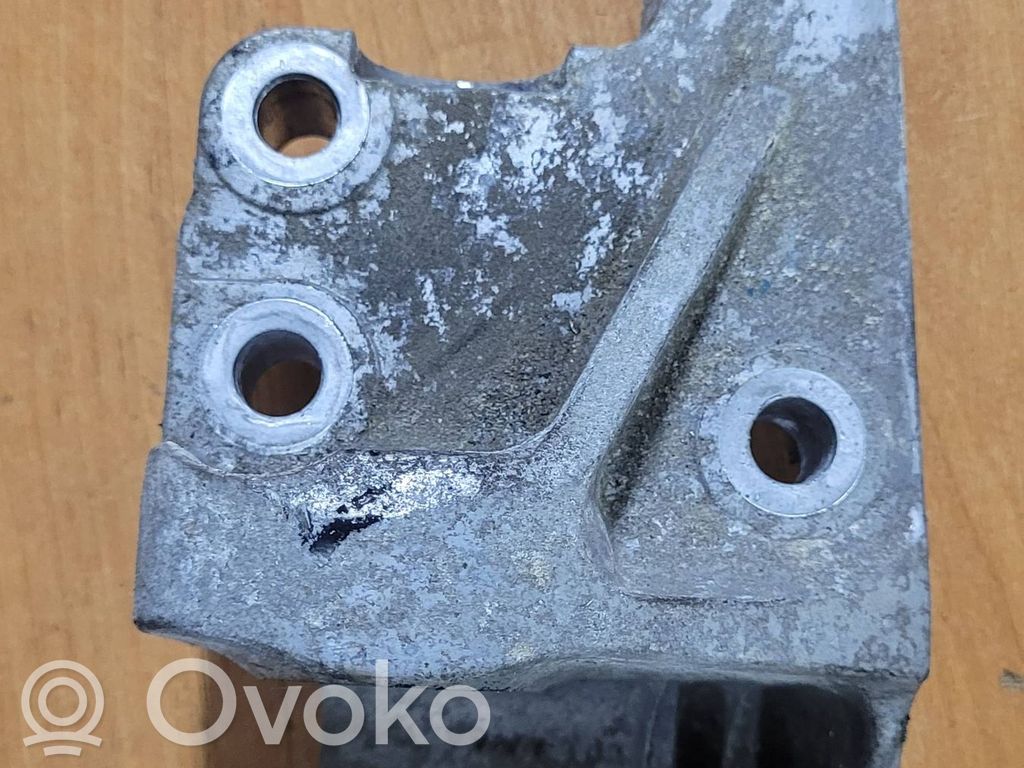 Peugeot 508 RXH Engine mounting bracket 