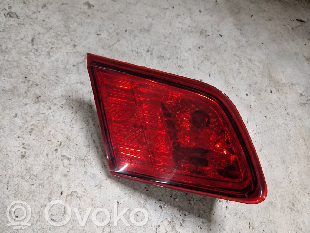 Subaru Legacy Takaluukun takavalot 