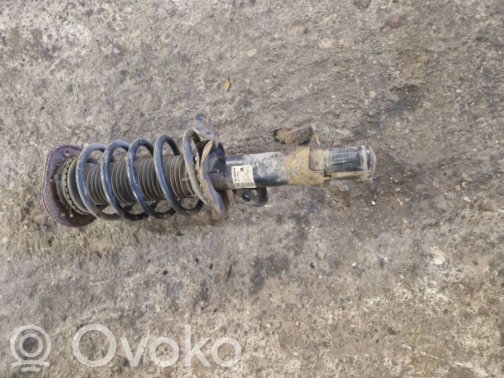 Volvo V70 Priekšpusē amortizators ar atsperi 