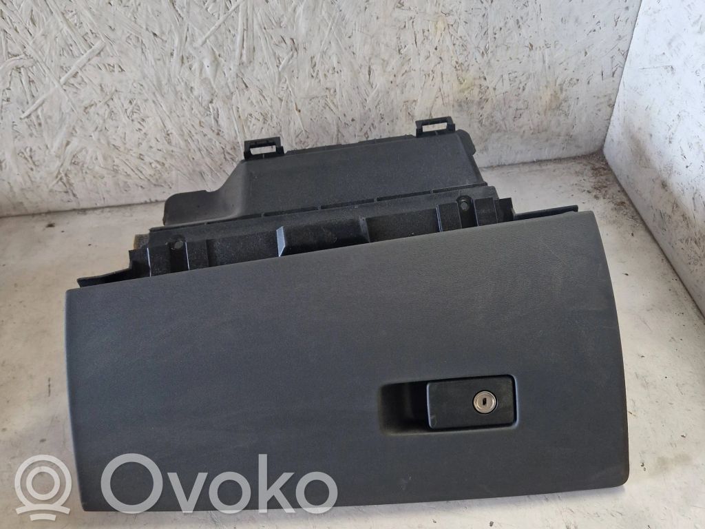 Volvo V70 Daiktadėžė 