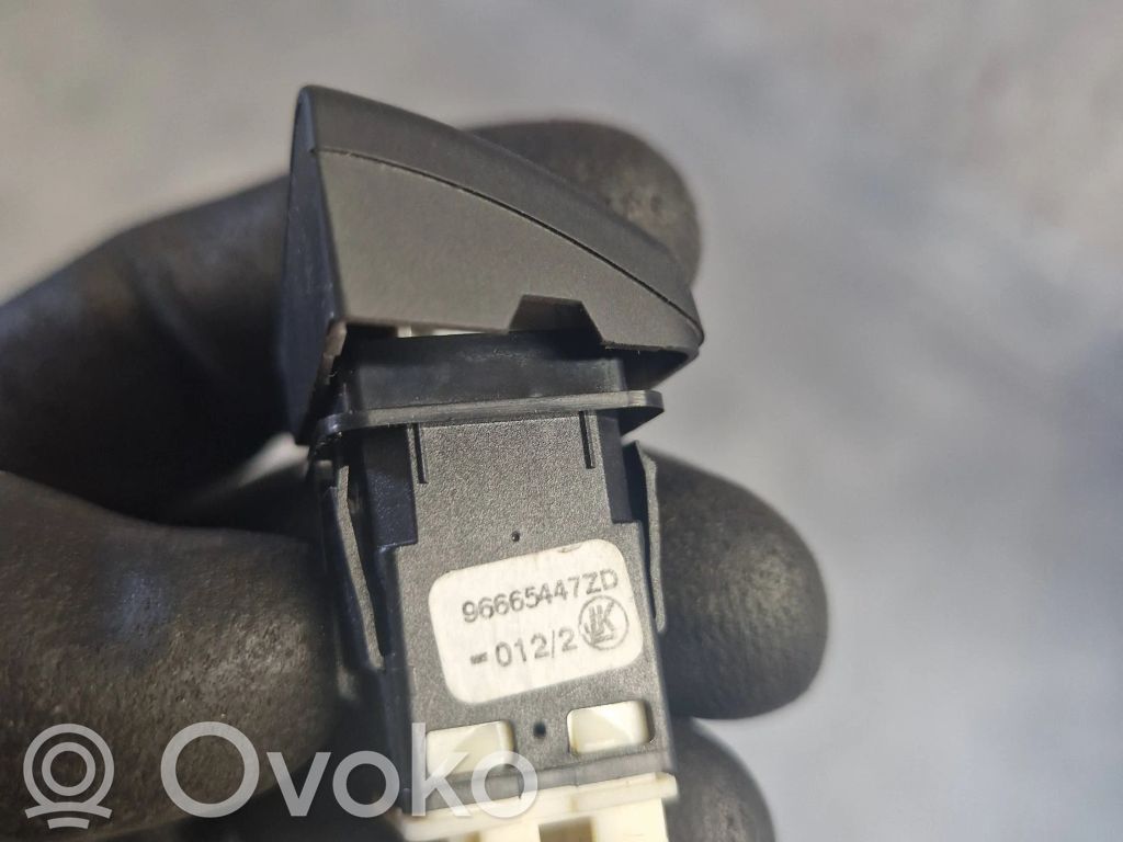 Citroen DS5 Tailgate/boot open switch button 