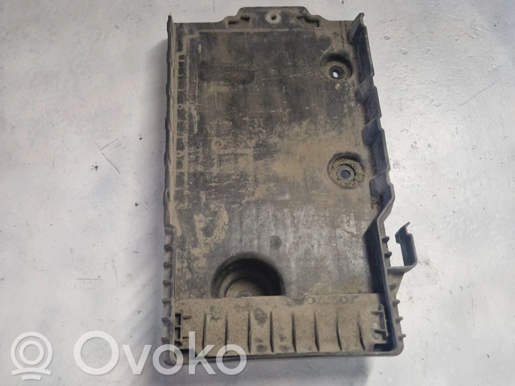 Volvo V40 Akumuliatoriaus tvirtinimo padas 