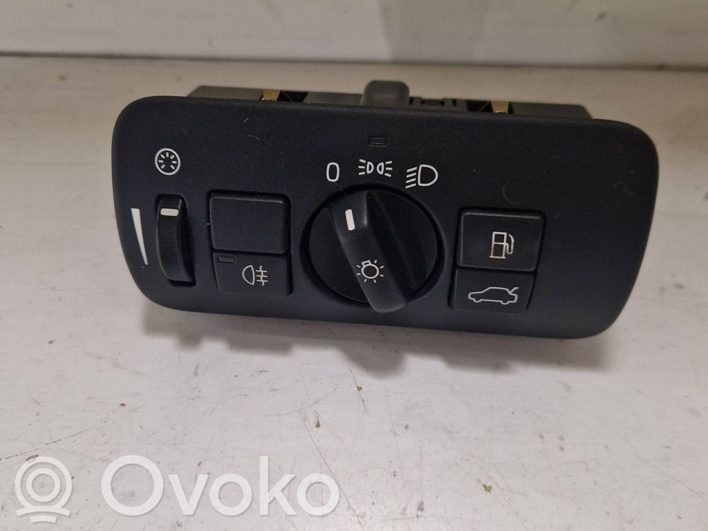 Light switch   30739432