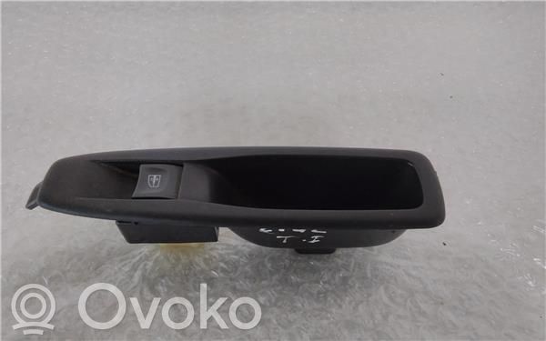 Renault Captur Electric window control switch 