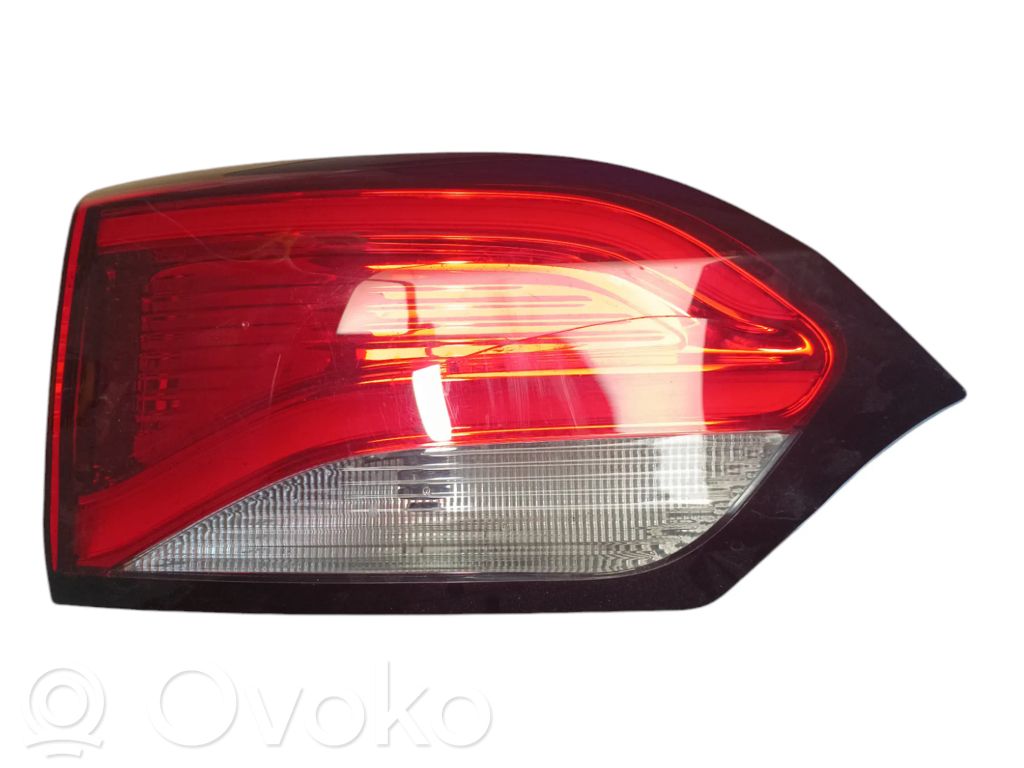 Chrysler Pacifica Aizmugurējais lukturis pārsegā 