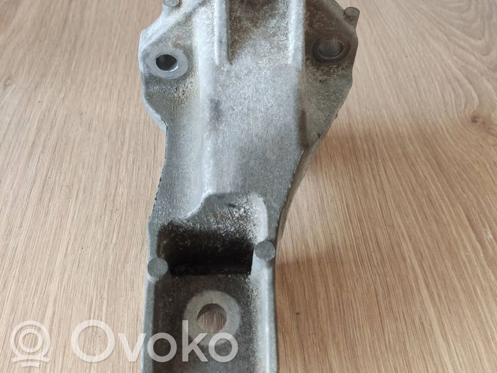 Land Rover Range Rover Sport L494 Engine mounting bracket 