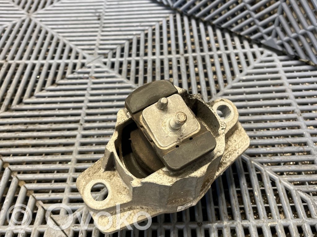 Jaguar F-Pace Engine mount bracket 