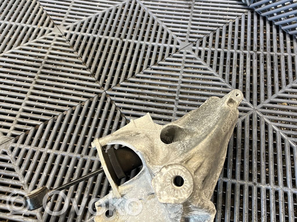 Audi A4 S4 B9 Engine mounting bracket 