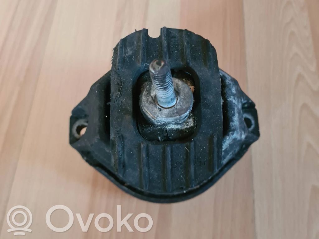 BMW 5 E60 E61 Dzinēja spilvens 
