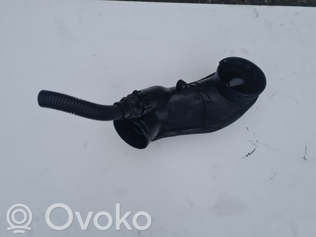 BMW 7 F01 F02 F03 F04 Ilmanoton kanavan osa 