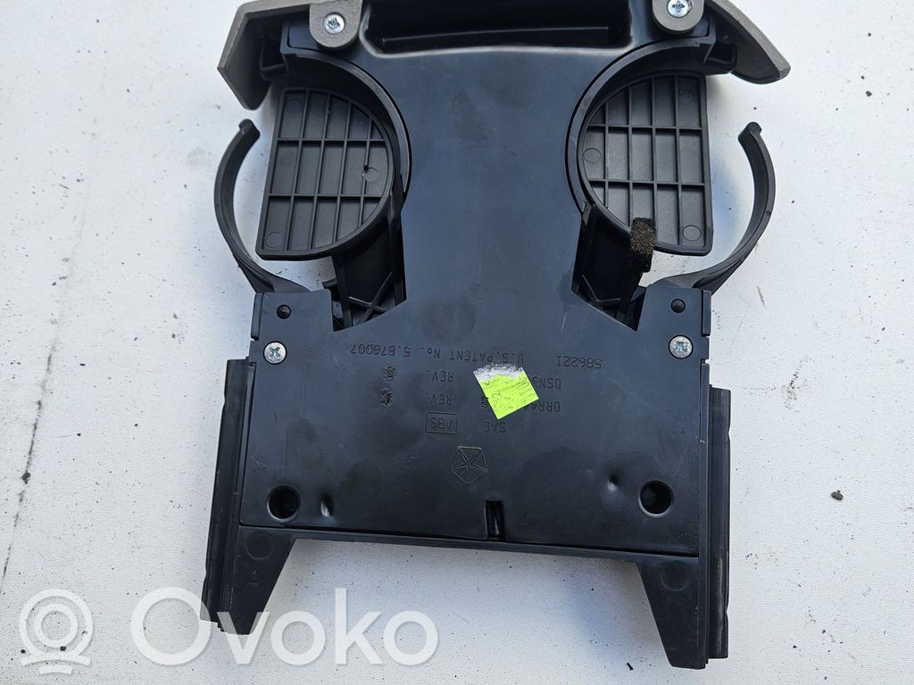 Chrysler Voyager Cup holder front 