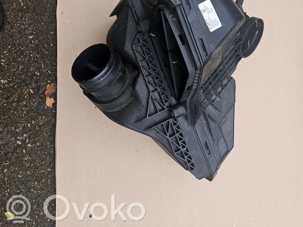Audi A4 S4 B8 8K Ilmansuodattimen kotelo 