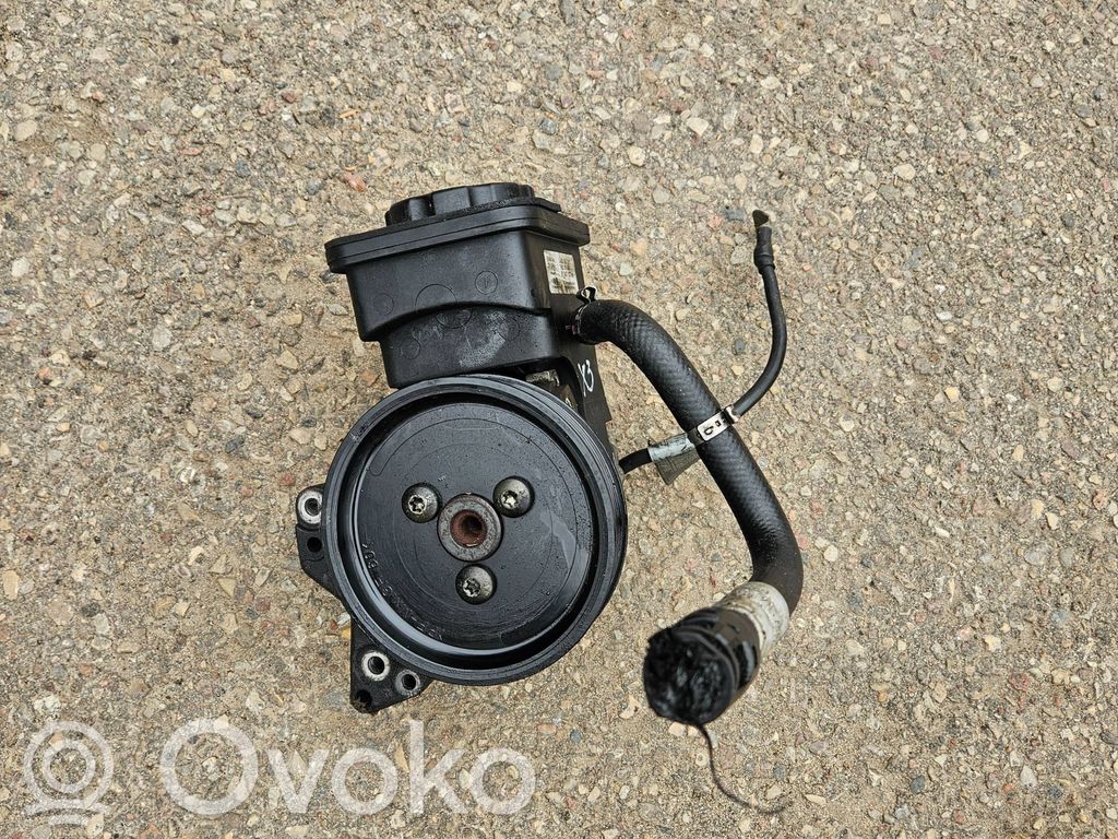 BMW X3 E83 Power steering pump 