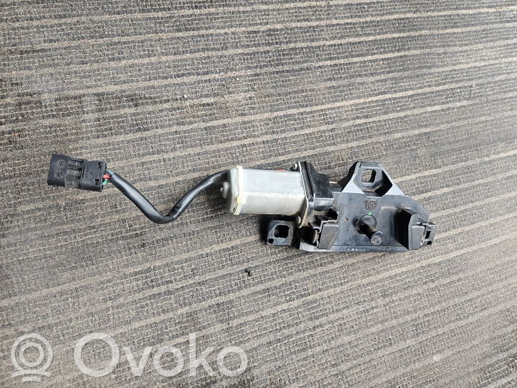 BMW 5 E60 E61 Spyna galinio dangčio 