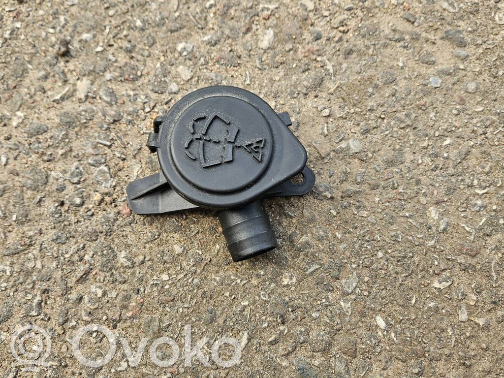 BMW 4 F32 F33 Logu šķidruma tvertnes aizpildīšanas caurule 